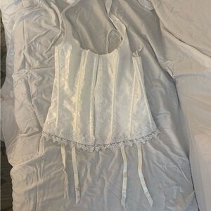 New Frederick’s of Hollywood White Lace Corset Bustier with Garters